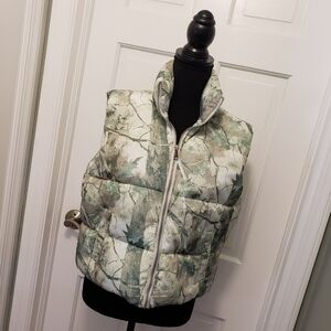 NWOT Better Together Camouflage Print Puffer Vest Size Small, Casual, Streetwear